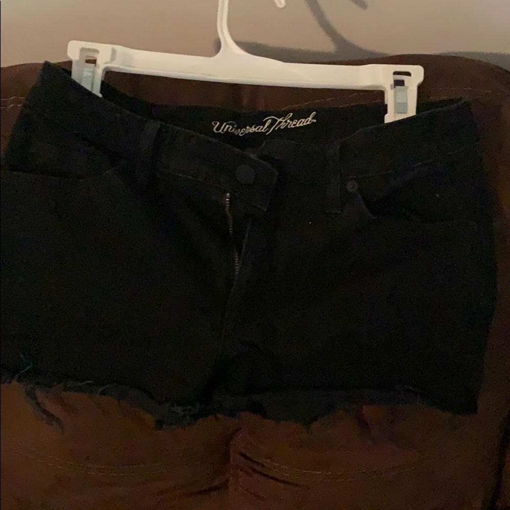 Universal thread shorts